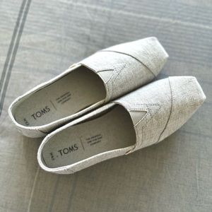 NWOT - Light Grey Toms